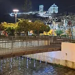 A Casa Da Praca - The Square House לינה וארוחת בוקר מירנדה דו קורבו