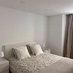 לינה וארוחת בוקר A Casa Da Praca - The Square House מירנדה דו קורבו
