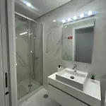 לינה וארוחת בוקר A Casa Da Praca - The Square House מירנדה דו קורבו