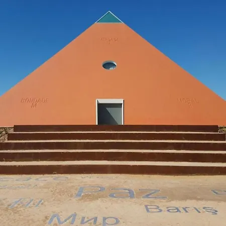 A Casa Da Praça - The Square House Alojamento de Acomodação e Pequeno-almoço 3*