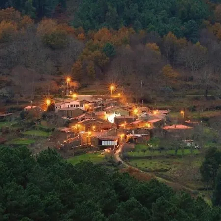 Oda ve Kahvaltı A Casa Da Praca - The Square House Miranda do Corvo