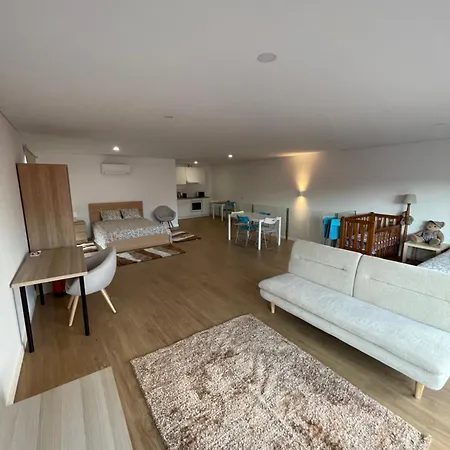A Casa Da Praca - The Square House *