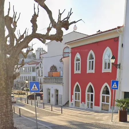 A Casa Da Praca - The Square House *