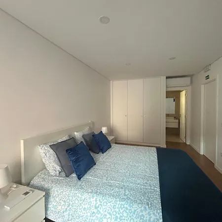 A Casa Da Praca - The Square House Oda ve Kahvaltı Miranda do Corvo