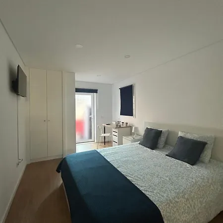A Casa Da Praca - The Square House לינה וארוחת בוקר מירנדה דו קורבו