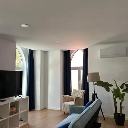 A Casa Da Praca - The Square House מירנדה דו קורבו