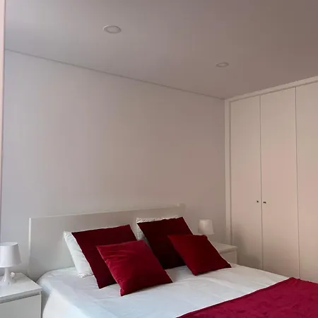 A Casa Da Praca - The Square House 3* מירנדה דו קורבו