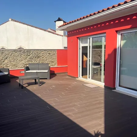 לינה וארוחת בוקר A Casa Da Praca - The Square House מירנדה דו קורבו