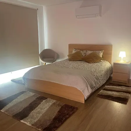 A Casa Da Praca - The Square House לינה וארוחת בוקר מירנדה דו קורבו