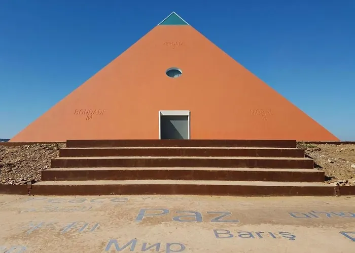 A Casa Da Praça - The Square House Alojamento de Acomodação e Pequeno-almoço 3*