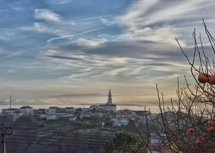 Alojamento de Acomodação e Pequeno-almoço A Casa Da Praça - The Square House 3*