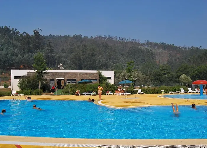 Alojamento de Acomodação e Pequeno-almoço A Casa Da Praça - The Square House 3*