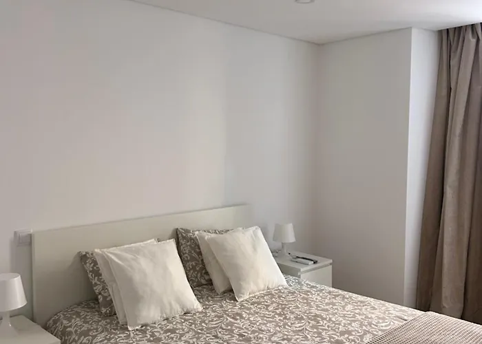 Alojamento de Acomodação e Pequeno-almoço A Casa Da Praça - The Square House Miranda do Corvo