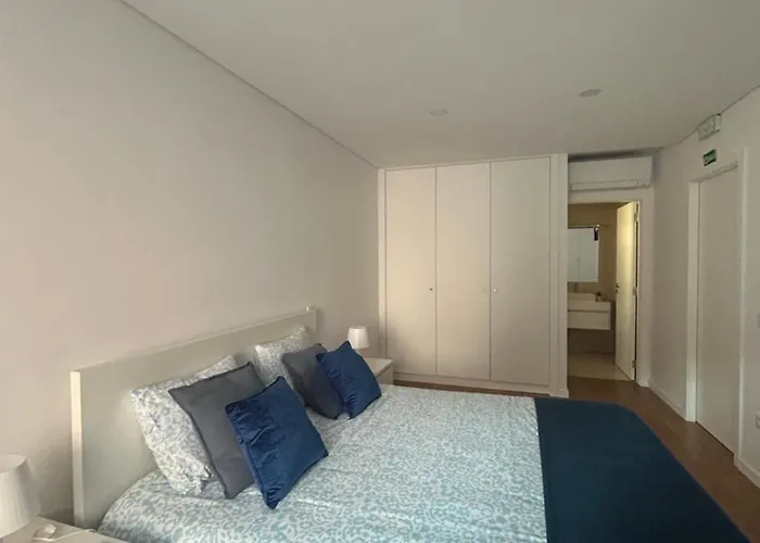 A Casa Da Praca - The Square House לינה וארוחת בוקר מירנדה דו קורבו