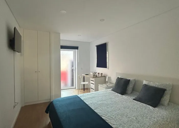 A Casa Da Praca - The Square House לינה וארוחת בוקר מירנדה דו קורבו